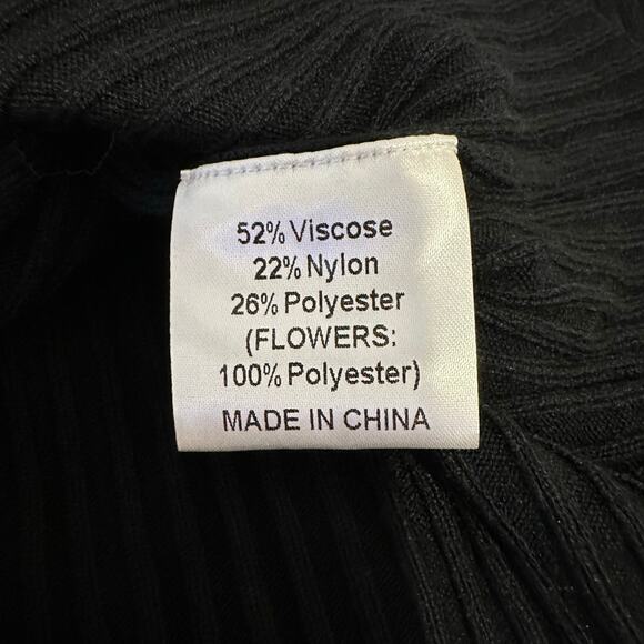 A.Z.I. New York Women Black V-Neck Dressy Sweater 3D Floral Appliqué Size L NWT - Picture 9 of 9